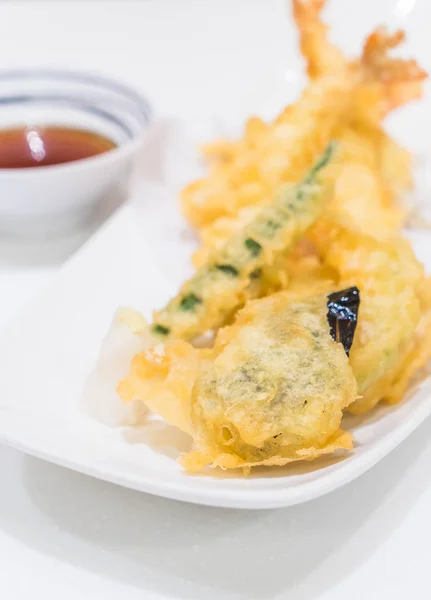 Tempura mis sur la table — Photo