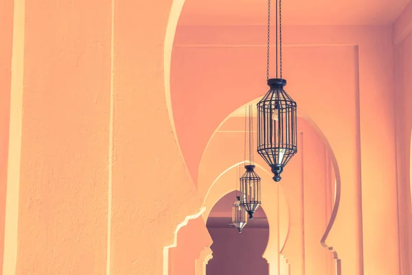 Lampe mit marokkanischer Architektur — Stockfoto