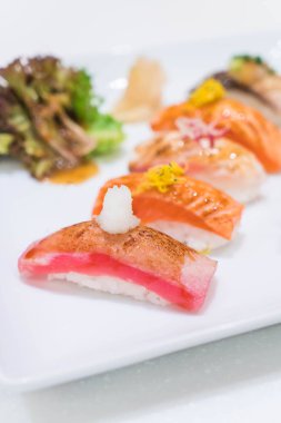 aburi nigiri seti