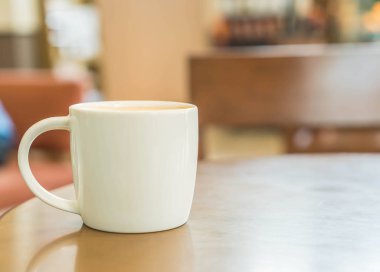 Kahve dükkanında kahve fincanı.