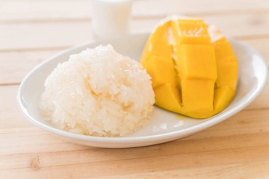 yapışkan pirinç ile mango