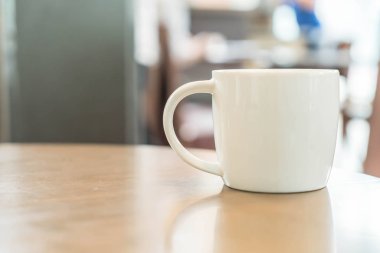 Kahve dükkanında kahve fincanı.