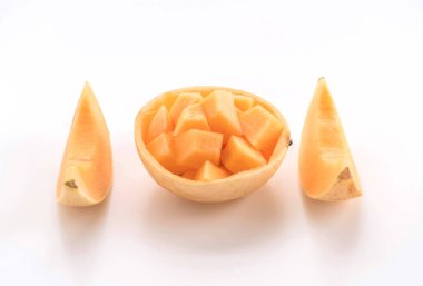 Beyaz arka plan üzerinde taze kavun