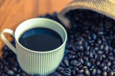 siyah kahve fincanı