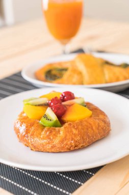 meyve karışık Danca