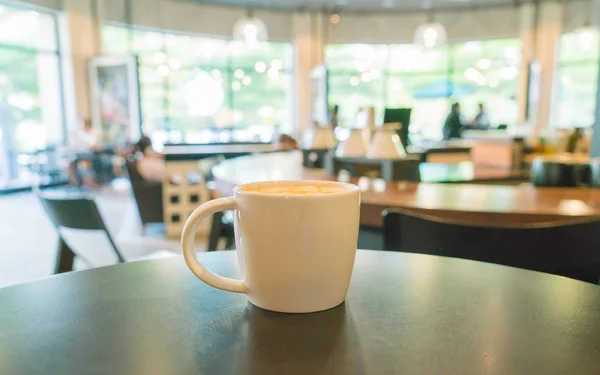 Kaffeetasse im Café — Stockfoto