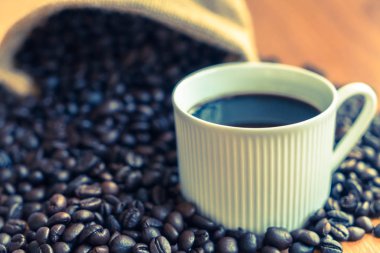 siyah kahve fincanı