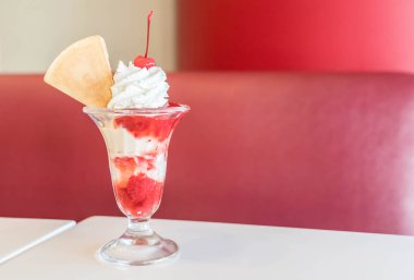 Çilekli dondurma dondurma Cafe