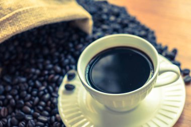 siyah kahve fincanı