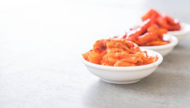 Çince lahana, kalamar ve turp kimchi 