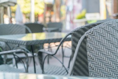 Boş masa ve sandalye 