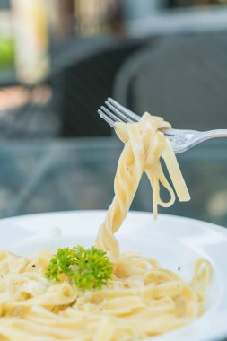 krema soslu spagetti