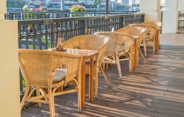 boş masa ve sandalye Cafe