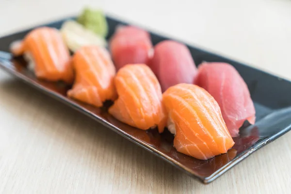 Sushi salmone e tonno — Foto Stock