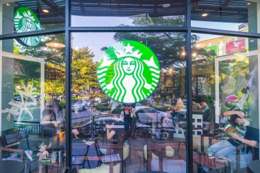 Bangkok, Tayland - 5 Mayıs 2016: Starbucks mağaza. Starbucks olduğunu 