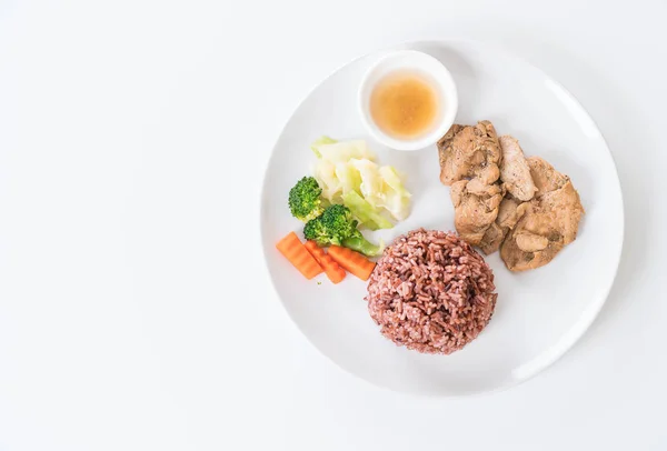 Pollo ajo frito pimientos negros con arroz de bayas —  Fotos de Stock