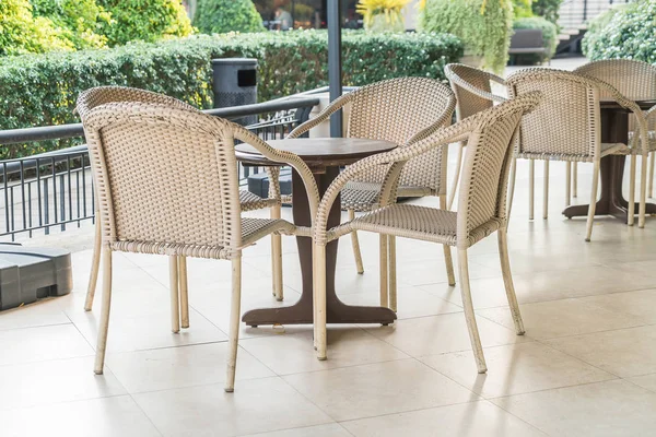 Boş masa ve sandalye 