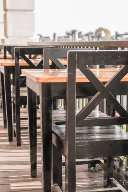 boş masa ve sandalye Cafe