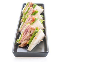 beyaz zemin üzerinde sandviç