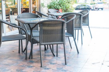 Boş masa ve sandalye 