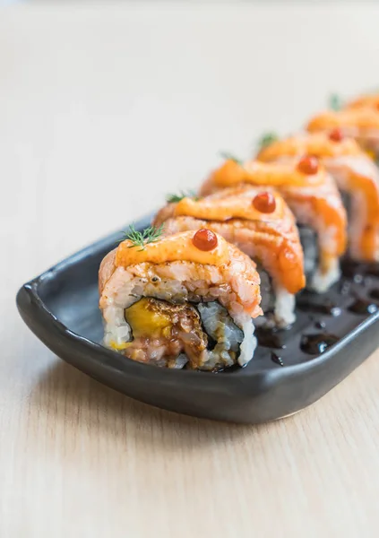 Salmon roll - styl Japoński żywności — Zdjęcie stockowe