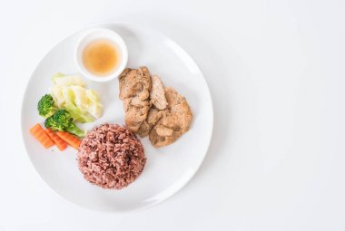 kızarmış tavuk berry pirinç ile sarımsak kara biber