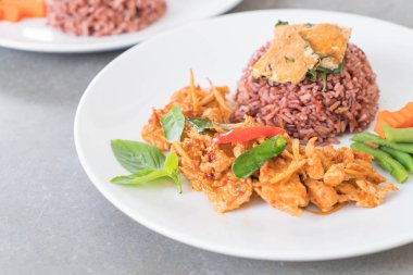  domuz Curry berry pirinç ve omlet ile kaydırma