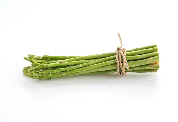 Asparagi freschi su sfondo bianco — Foto Stock