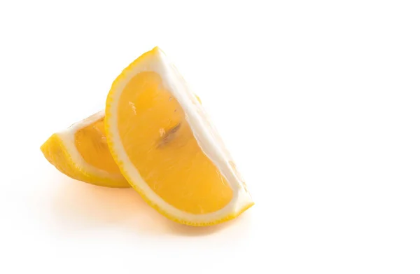 Φρέσκο λεμόνι σε λευκό φόντο — Φωτογραφία Αρχείου