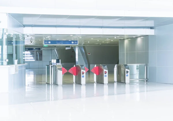 Turnstile at the entrance to subway — Stock Photo, Image