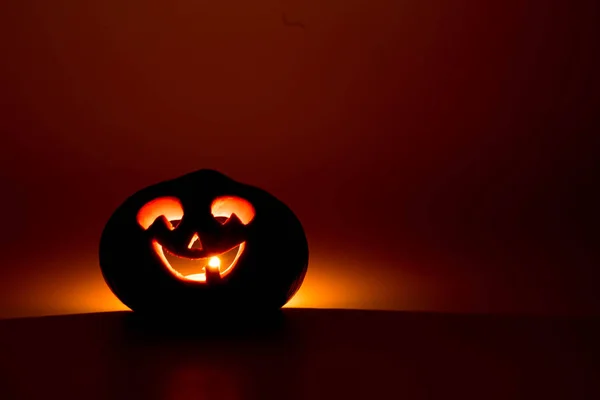 Calabazas de Halloween sonrisa y ojos rasgados para la noche de fiesta — Foto de Stock