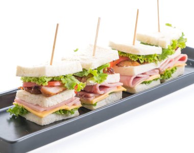 beyaz zemin üzerinde sandviç