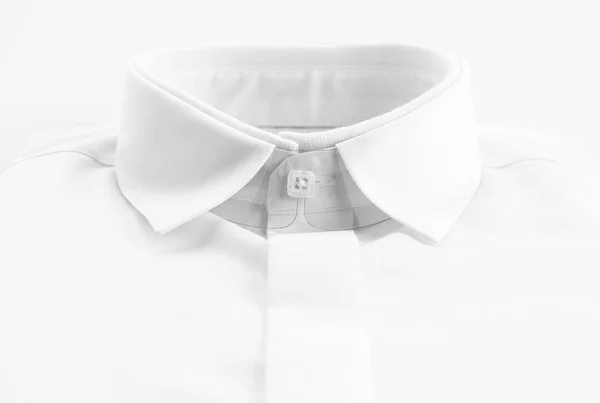 Camisa branca sobre fundo branco — Fotografia de Stock