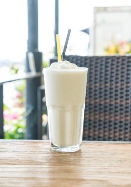 Beyaz malt milkshake