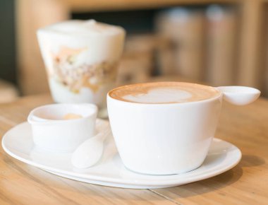 sıcak latte kahve dükkanında