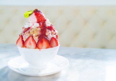 çilekli kek bingsu