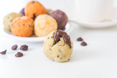 patates topları çikolata ile