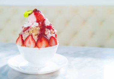 çilekli kek bingsu