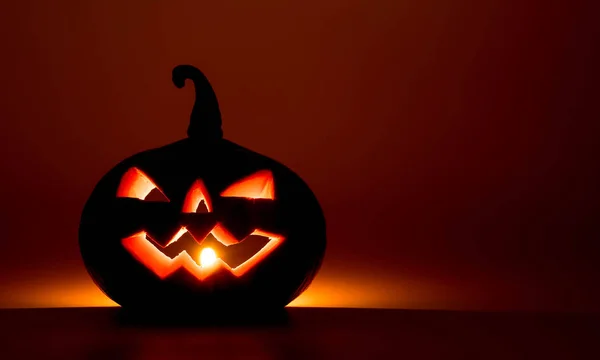 Calabazas de Halloween sonrisa y ojos rasgados para la noche de fiesta — Foto de Stock