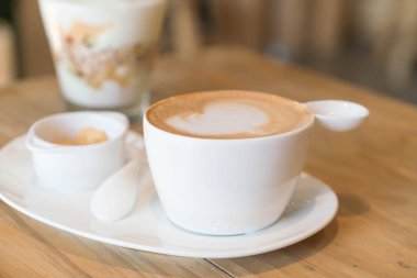 sıcak latte kahve dükkanında