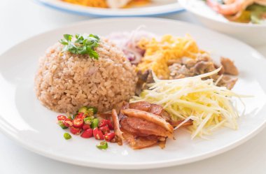 Karides hamur kızarmış pirinç