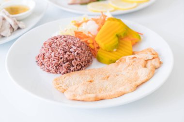 berry pilav ile baharatlı tavuk