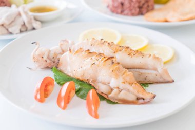 teriyaki soslu kızarmış kalamar