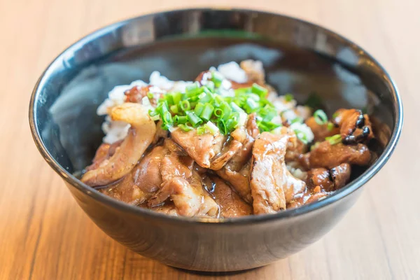 구운된 돼지고기 쌀 그릇 — 스톡 사진