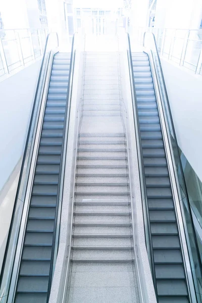 Escada e escada vazias — Fotografia de Stock