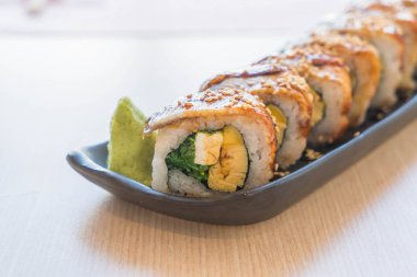 Unagi suşi rulo