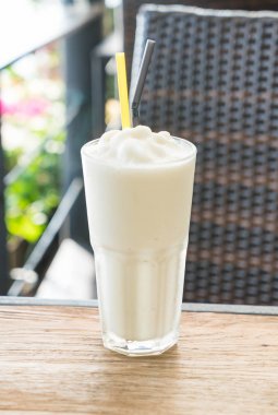 Beyaz malt milkshake
