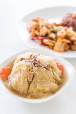 Dolması lahana çorbası