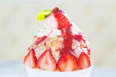 çilekli kek bingsu