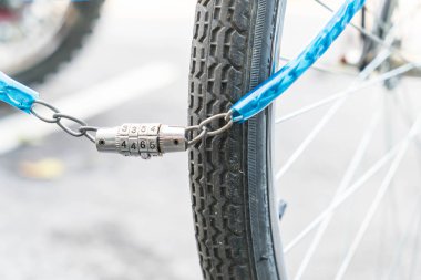 bir bisiklet üzerinde sayı kilidi